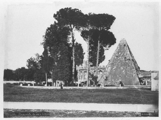 Piramide di Cajo Cescio Michele Mang Mus e d Orsay