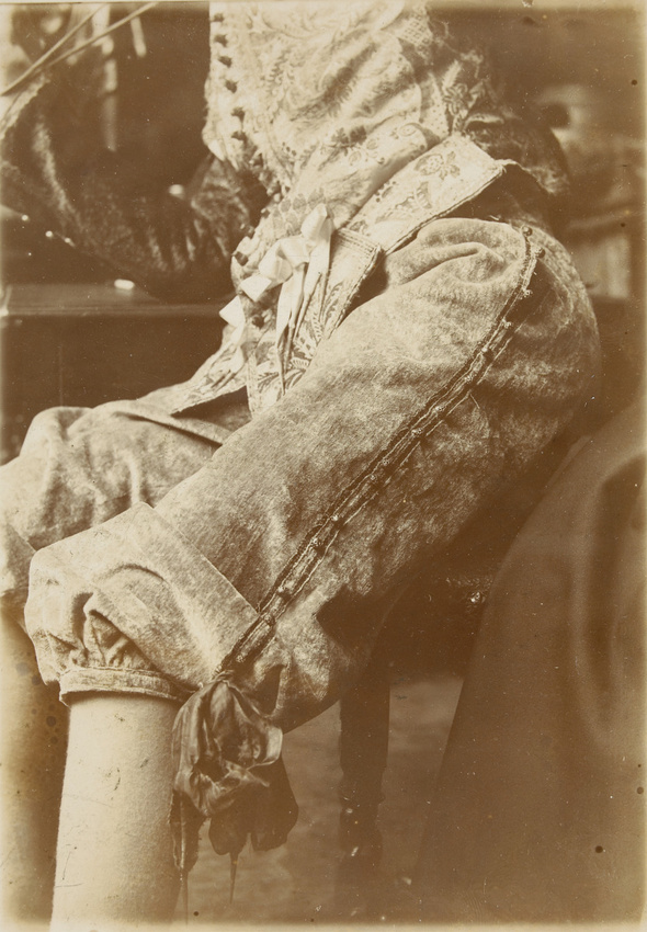François Brunery - Buste, jambes et bras d'un mannequin en bois et chiffons port...