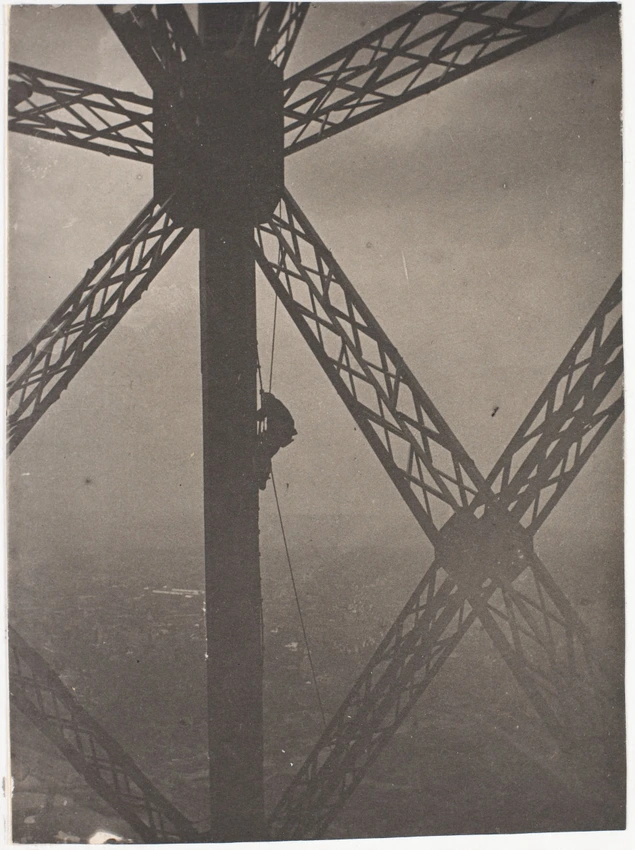La Tour Eiffel - Peintre sur une corde à noeuds le long d'une poutre verticale, au-dessous d'un assemblage de poutres - Henri Rivière