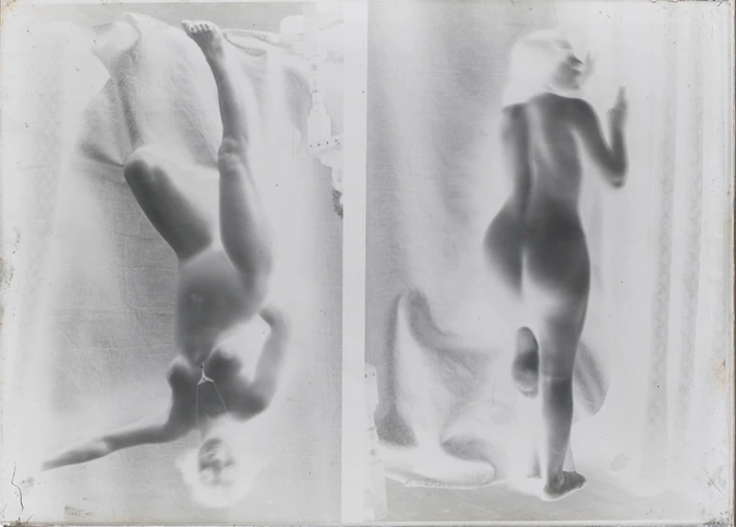 François-Rupert Carabin - Femme nue debout de face, bras gauche en appui contre ...