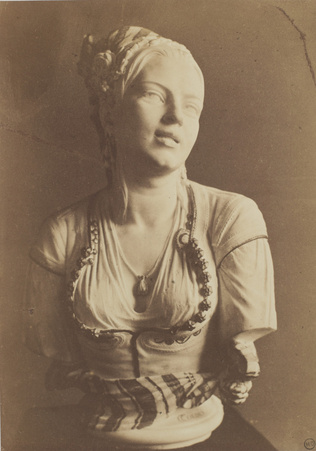Charles Marville - "Métis, chanteuse, père turc, mère mauresque", sculpture de C...