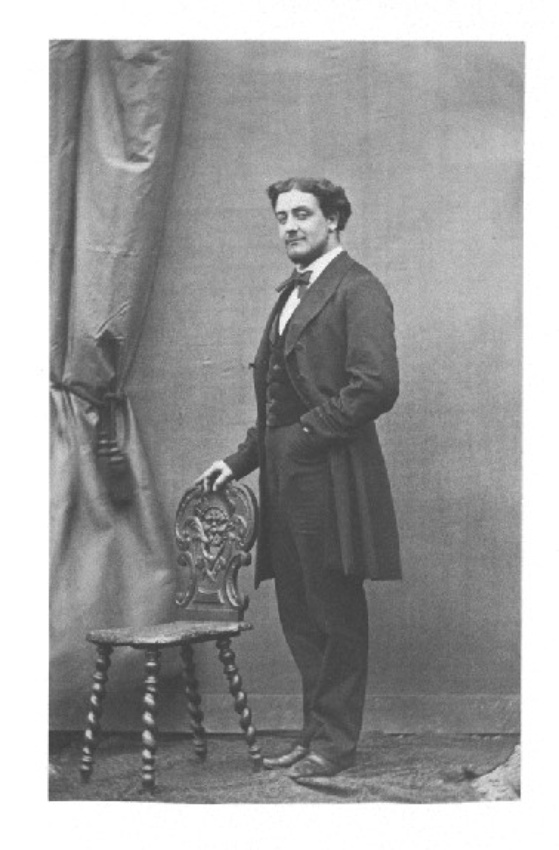 Achille Bonnuit - Homme en pied, de trois-quarts
