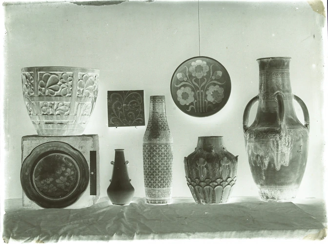 Auguste Delaherche - Présentation de huit céramiques