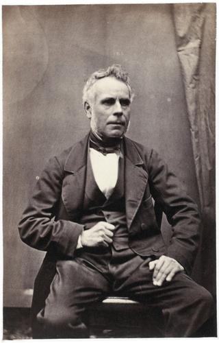 Achille Bonnuit - Homme assis, main droite de face