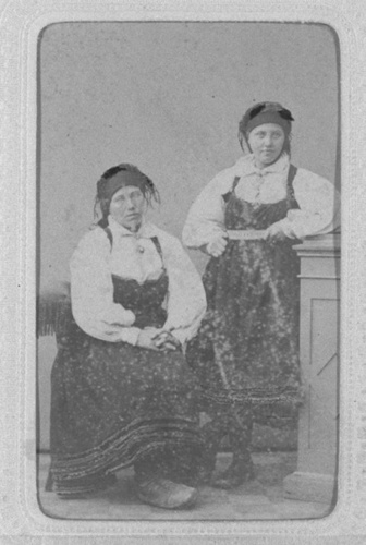 I. Lindegaard - Deux femmes lapones