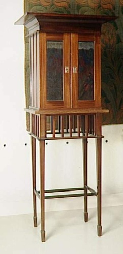 Petite armoire sur table d'applique