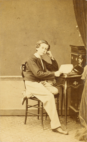 Ferdinand Mulnier - Jeune garçon assis à son bureau