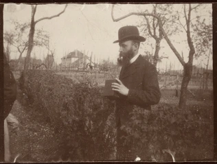 Pierre Bonnard - Vuillard tenant son appareil Kodak