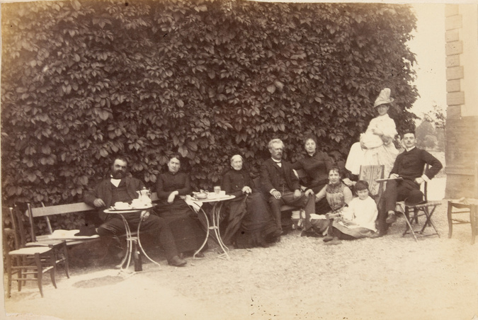 Anonyme - Madron : groupe devant la tour