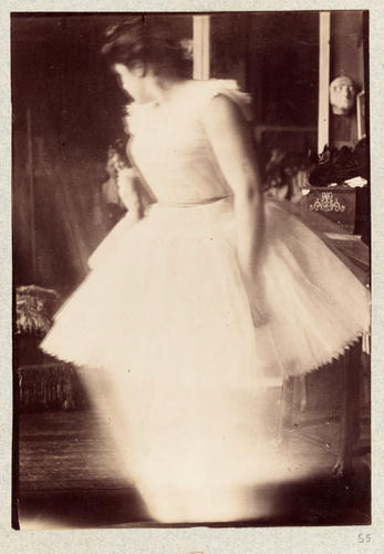 Albert Belleroche - Lili Grenier en danseuse en mouvement, dans l'atelier d'Albe...