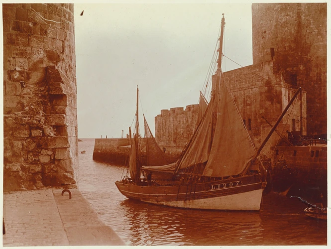 La Rochelle, voilier rentrant au port - Charles Augustin Lhermitte