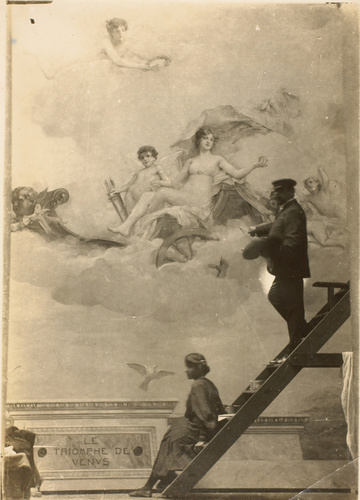 Anonyme - Léon Comerre et sa fille devant le plafond de l'hôtel Dufayel