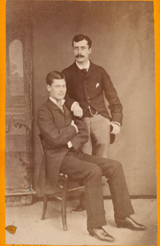 Eug. Foubert - Eugène Salles assis sur une chaise et un de ses amis debout à ses...