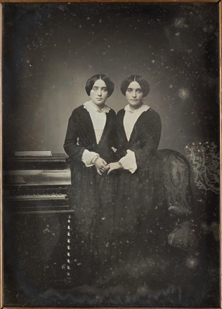 Anonyme - Portrait de soeurs jumelles