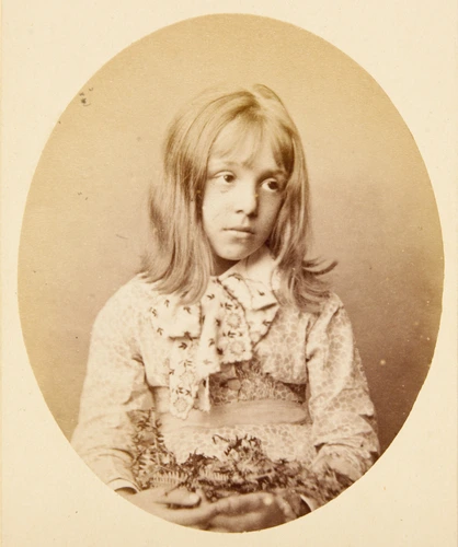 Robert Faulkner - Anna Alma-Tadema, à l'âge de dix ans, de face