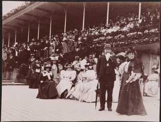 Henri Lemoine - Champs de courses, tribune