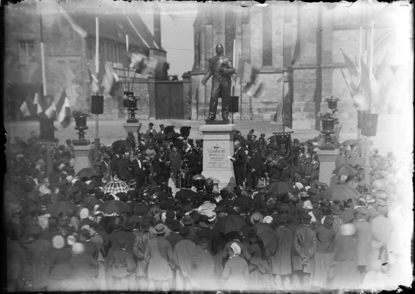 Louis Emile Décorchemont - Inauguration du monument au colonel Langlois par Loui...