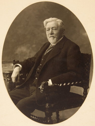 Eugène Pirou - Gustave Eiffel assis dans un fauteuil, mai 1923