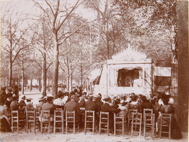 Henri Lemoine - Bois de Boulogne, spectateurs regardant le guignol