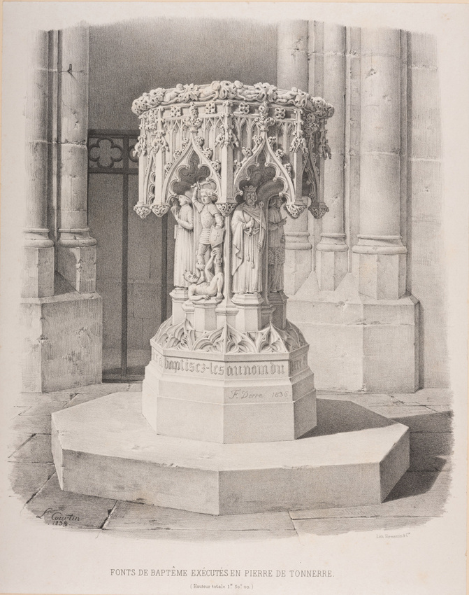 Formentin - Fonds de baptême, à l'intérieur d'une église, en forme de colonne sc...