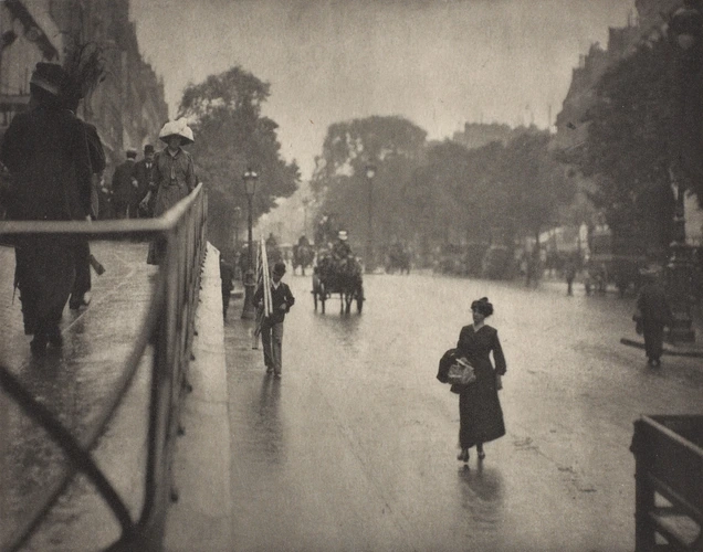 Alfred Stieglitz - A Snapshot : Paris (1911)