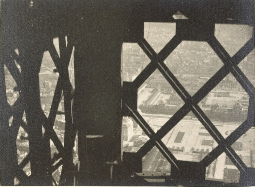 René Clair - Photogramme extrait de "La Tour", court-métrage de René Clair, 1928