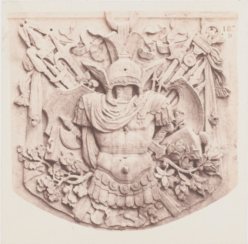 Edouard Baldus - Blason, élément de décor du palais du Louvre, Paris