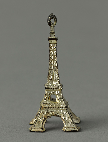 Anonyme - Pendentif en forme de tour Eiffel