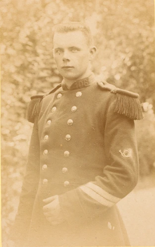Anonyme - Léon Ledru, deuxième fils d'Auguste Isidore Ledru, en uniforme