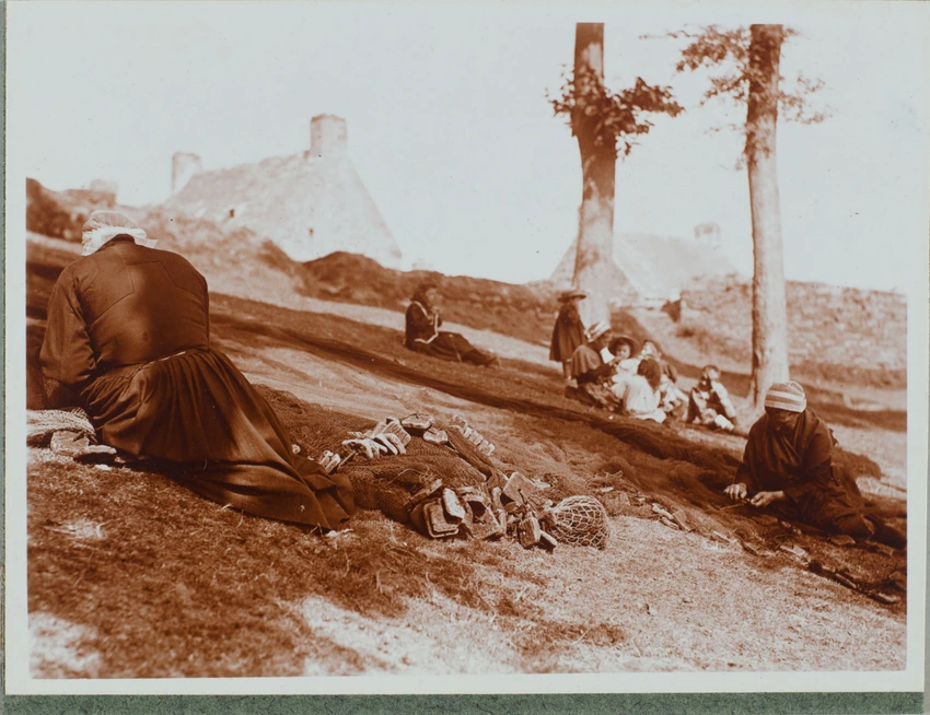 Douarnenez, réparation des filets de pêche - Charles Augustin Lhermitte