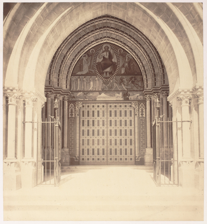 Charles Marville - Photographie du porche de la cathédrale de Moulins, tympan du...