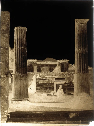 Alfred-Nicolas Normand - Personnage assis dans un monument de Pompéi