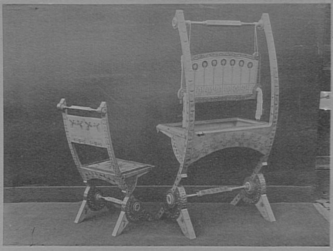 Anonyme - Héliogravure d'une chaise et d'une coiffeuse de Carlo Bugatti