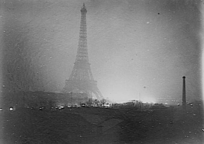 Gabriel Loppé - La Tour Eiffel dans le brouillard