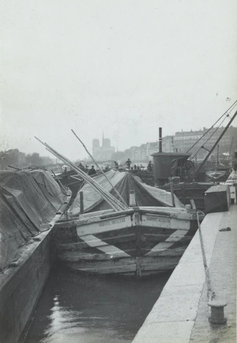 Paris, bateaux amarrés en bordure de quai - Charles Augustin Lhermitte