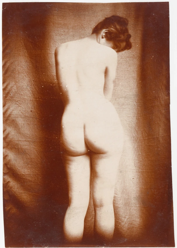 François-Rupert Carabin - Femme nue debout, de dos, tête baissée