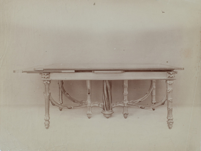 Anonyme - Table à sept pieds
