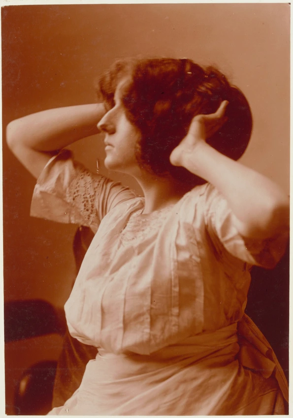 Charles Augustin Lhermitte - Jeune femme à mi-corps, arrangeant sa coiffure