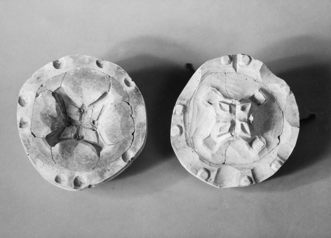Moule arrondi pour un élément cruciforme concave