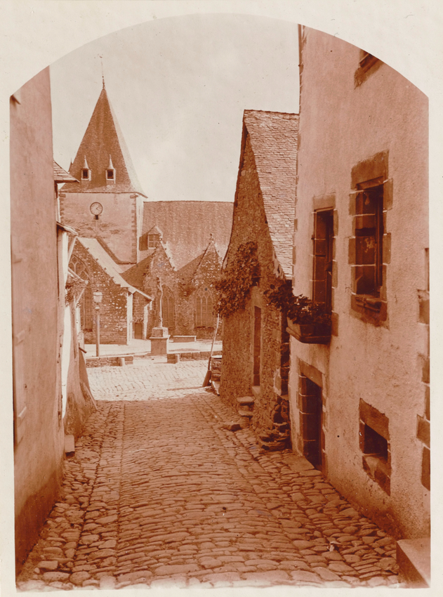 Rochefort-en-Terre, rue de village allant vers l'église - Charles Augustin Lhermitte