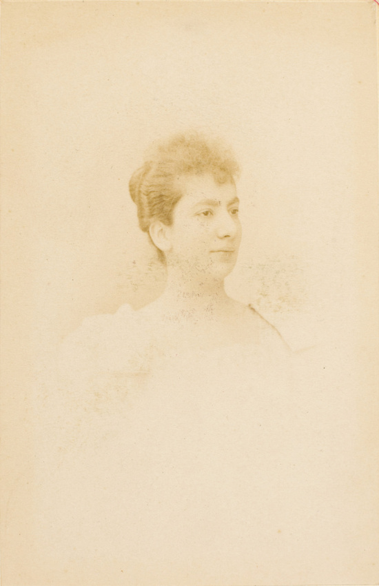 Atelier Nadar - Mme Coutil de Bessac, buste