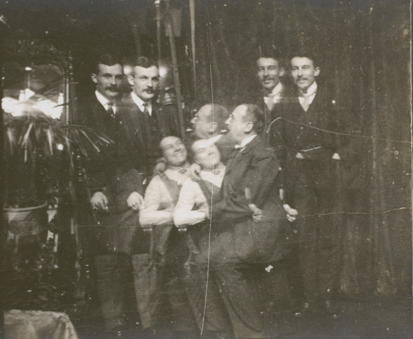 Anonyme - M. et Mme Comerre avec André Comerre et Jean Maillart-Norbert