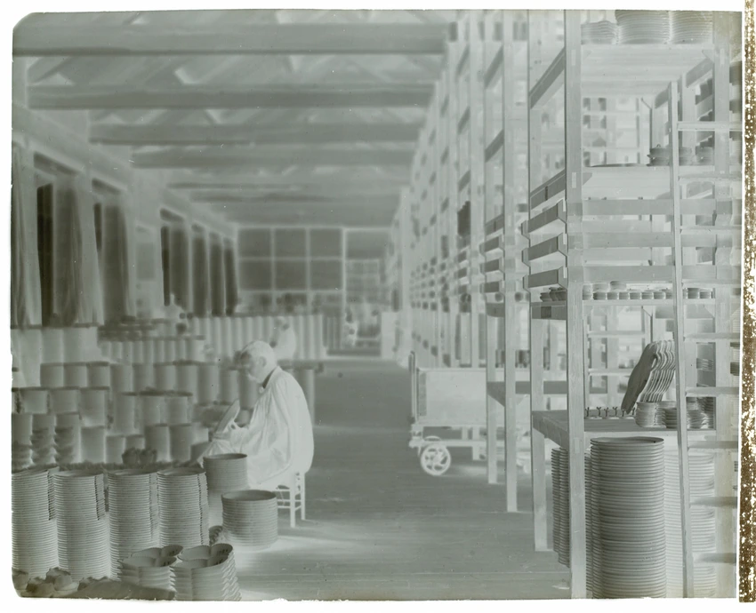 Usine de porcelaine de Charles Haviland à Limoges, un atelier Paul