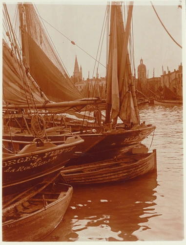 Charles Augustin Lhermitte - La Rochelle, poupes de voiliers dans le port