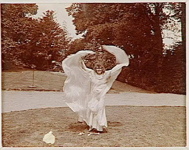 Harry C. Ellis - Loïe Fuller dansant, vue de face