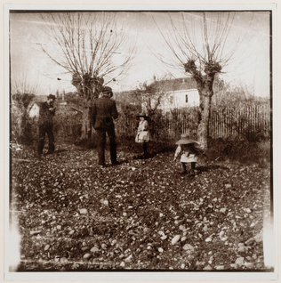 Edouard Vuillard - Bonnard photographiant Renée, Roussel de dos et une autre pet...