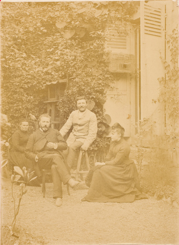 Anonyme - Ledru père (les jambes croisées). Derrière, sa femme, assise à droite ...