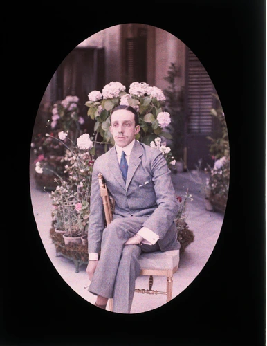 C. Chusseau-Flaviens - Alphonse XIII d'Espagne assis, en costume