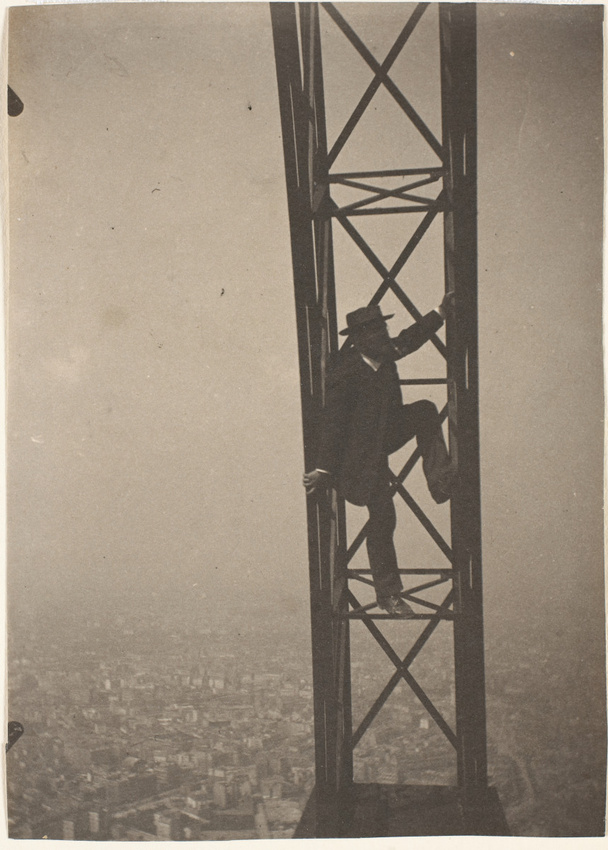 Henri Rivière - La Tour Eiffel - Visiteur assis dans le treillis d'une poutre du...