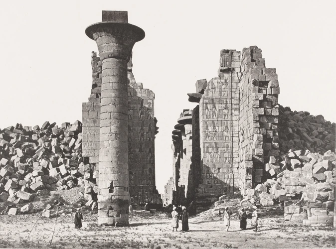 A. Quinsac - Cour du grand temple et pylône écroulé